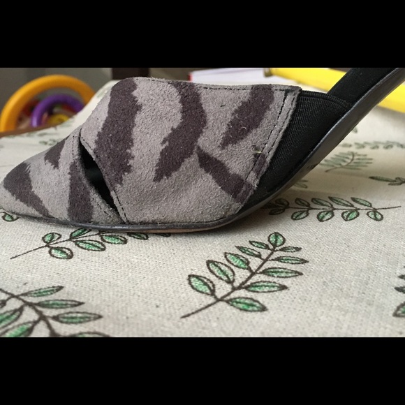 - Donald Pliner Suede Leather Black/gray Zeb… - Picture 4 of 6